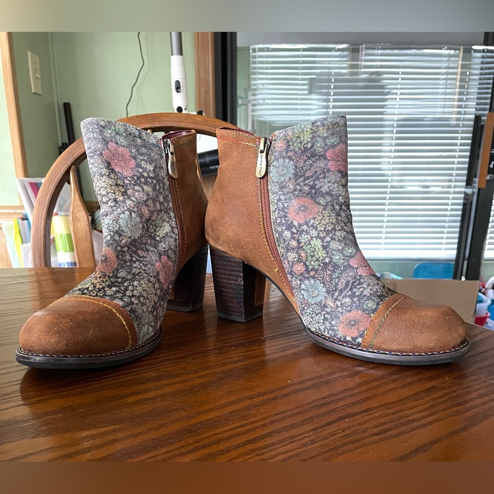 L'Artiste by Spring Step - Melvina Floral Boots - Women's 9/EU40 - Brown Multi - Picture 5 of 11